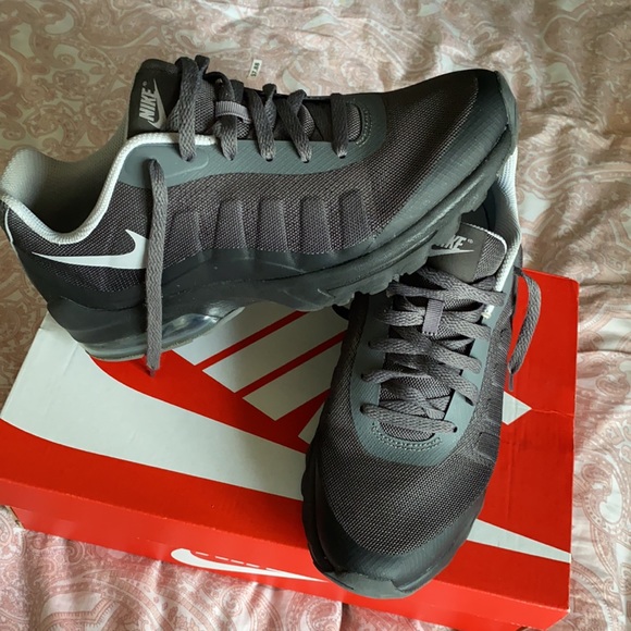‼️‼️SOLD‼️‼️‼️. Men’s Size 9 Black and Gray Nikes - Picture 2 of 8